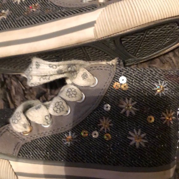 shoes - Picture 3 of 3